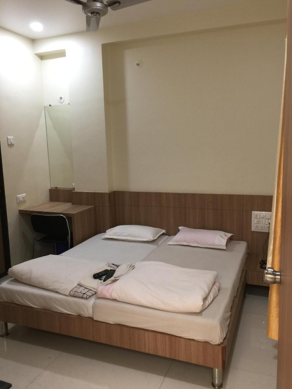 Hotel Aaditya Palace Bhusawal Ngoại thất bức ảnh